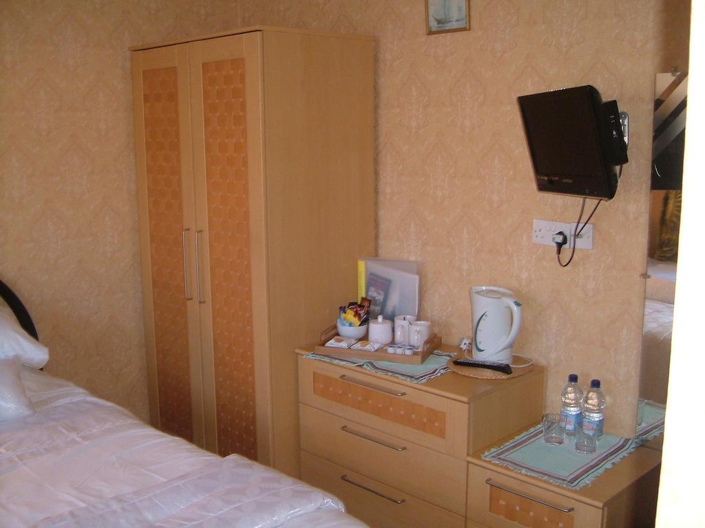 Tremains Guest House بريدجيند الغرفة الصورة